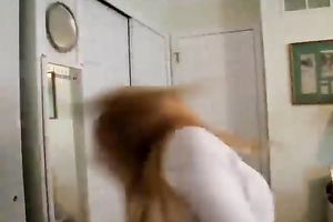 Skanky redhead gives non-professional striptease show on the livecam