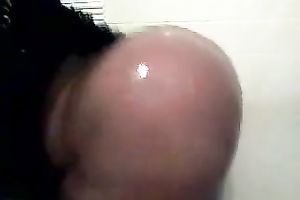 Big ass arse in the shower is even more sexier when wet