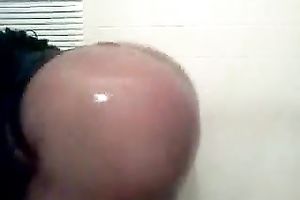 Big ass arse in the shower is even more sexier when wet