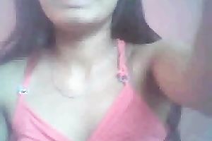 Big boobed Pinay livecam slut plays with her rack for me