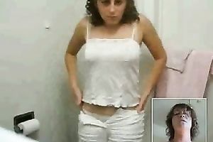 Amateur sexy sweetheart in the bathroom on livecam masturbating