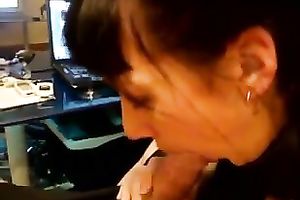 Saucy floozy engulfing large dong deepthroat in non-professional video