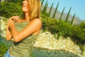 Svelte light-haired hottie provides man with oral-job outdoors