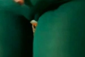 Sexy cam amateur sexpot was posing in her green yoga panties