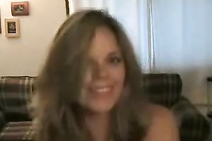 Amateur cutie demonstrates her natural beauty for the livecam