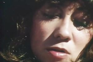 Sizzling skinny housewife admires a dude with her oral job skills