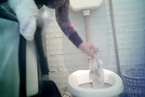 White non-professional white lady in blue jeans stripped on cam in the crap-house