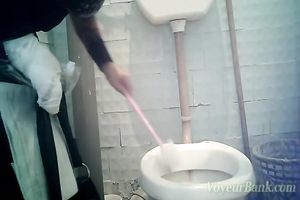 White non-professional white lady in blue jeans stripped on cam in the crap-house