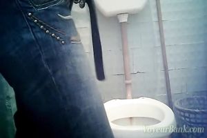 White non-professional white lady in blue jeans stripped on cam in the crap-house