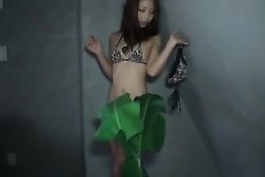 Amazing pretty dark brown sexpot flashed her appetizing gazoo