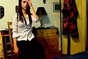 Nasty slut fingering and rubbing soaked fur pie with fingers