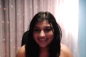 Curvaceous Indian girl Roshnie undresses in front of web camera