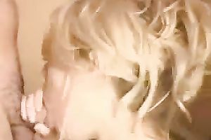 Mesmerizing blond girlfriend giving me orall-service on webcam