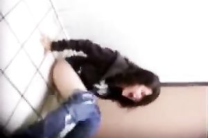 I discover seeing my lustful girlfriend pee a great turn on