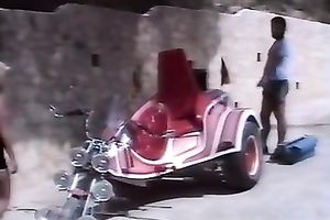 Short-haired nymphomaniac want to engulf as much as possible knobs