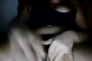 Webcam solo episode with an non-professional brunette hair fingering her fur pie