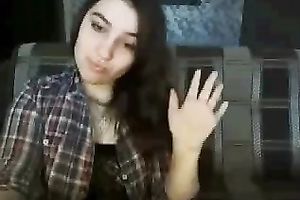 Hot cam sexploitress flashes her biggest love melons