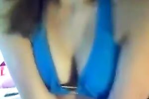 Tempting dark brown babe posing for me in seductive blue bikini