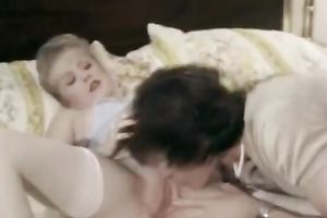 Dude feeds his classic golden-haired girlfriend with ramrod in the mornig