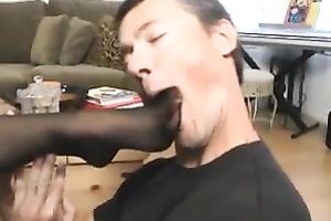 My hubby licks my feet in homemade foot fetish clip