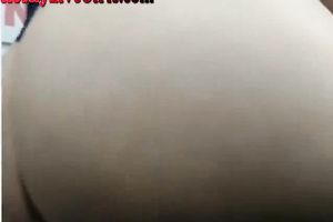 This extremely curvy sweetheart gave me a damn good view of her hawt curves