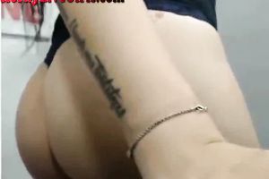 This extremely curvy sweetheart gave me a damn good view of her hawt curves