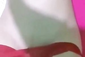 Seductive beauty from ComicCon rubs her hairless cunny in front of me