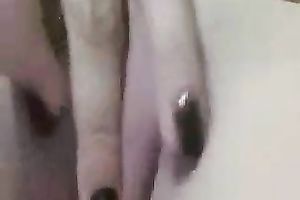 Seductive beauty from ComicCon rubs her hairless cunny in front of me