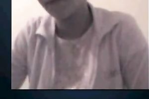 Nice milk sacks and round butt on the webcam from an dilettante playgirl