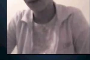 Nice milk sacks and round butt on the webcam from an dilettante playgirl