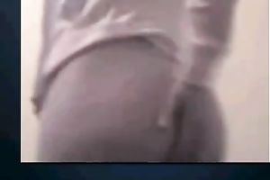 Nice milk sacks and round butt on the webcam from an dilettante playgirl