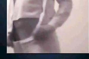 Nice milk sacks and round butt on the webcam from an dilettante playgirl