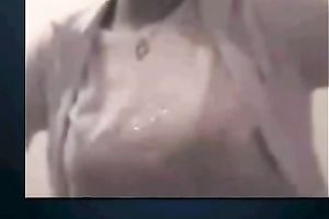 Nice milk sacks and round butt on the webcam from an dilettante playgirl