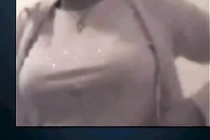 Nice milk sacks and round butt on the webcam from an dilettante playgirl