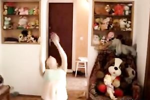 Sizzling hawt cam cutie knows how to dance on camera