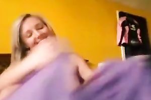 Blond haired agreeable livecam babe with taut large whoppers posed for me merely