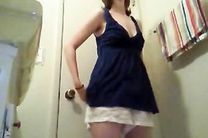 Striptease performance of my curvy non-professional girlfriend in baths