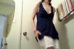 Striptease performance of my curvy non-professional girlfriend in baths