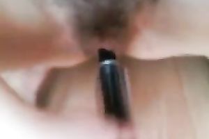 Just fucking myself in the cunt with my hairbrush on cam