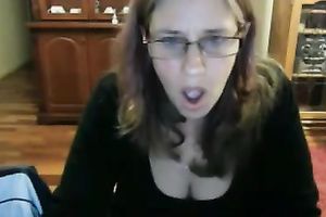 This amateur golden-haired slutwife on webcam has smth to impress me