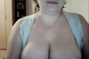 Hot plumpy web camera white women with teases me with her massive boobies