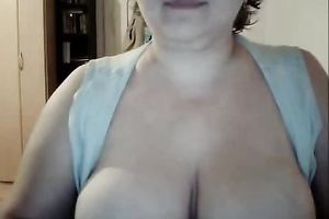 Hot plumpy web camera white women with teases me with her massive boobies