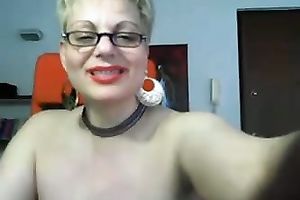 Nerdy golden-haired haired older slut positions topless for me on livecam