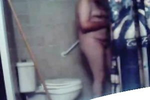 Chubby dilettante black haired nympho masturbates on the biffy bowl