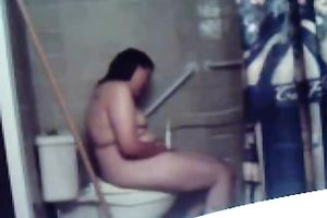 Chubby dilettante black haired nympho masturbates on the biffy bowl