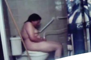 Chubby dilettante black haired nympho masturbates on the biffy bowl