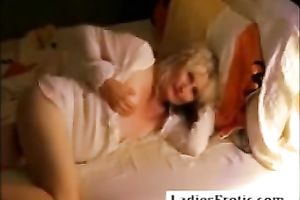 This aged floozy wishes to show u how much that babe can't live without playing with herself