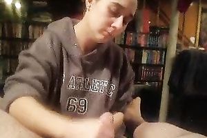 My ex girlfiend with black hair and hawt face gives a hand job