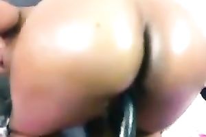 Sexy non-professional dark nympho showed off her marvelous large rack on livecam