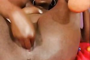 Chunky chocolate milf lady on livecam nearly fists herself